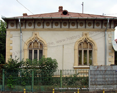 Casa in stil neoromanesc vernacular