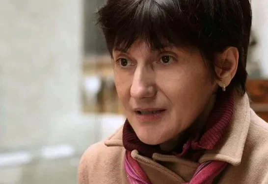 Marionete și critică