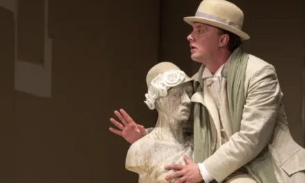 Ionuţ Cornilă: „Sper ca pe viitor teatrul social să ia amploare, fiindcă un artist, ca să fie complet, trebuie să se implice şi în viaţa societăţii, să spună ceva despre lumea în care trăieşte.”