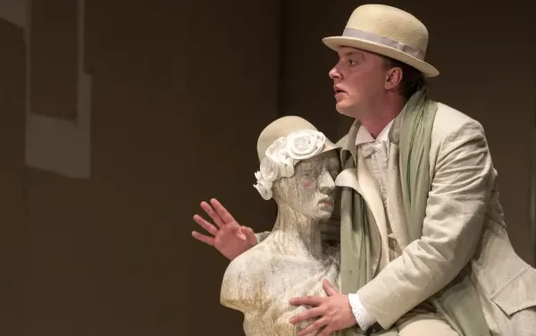 Ionuţ Cornilă: „Sper ca pe viitor teatrul social să ia amploare, fiindcă un artist, ca să fie complet, trebuie să se implice şi în viaţa societăţii, să spună ceva despre lumea în care trăieşte.”