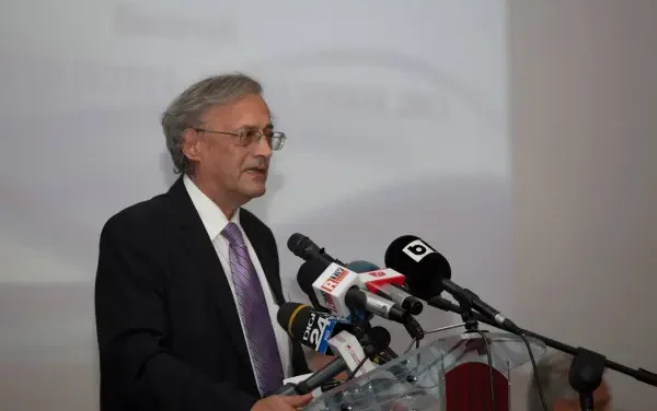 Vasile Astărăstoae: A fi medic înseamnă să percepi medicina şi în dimensiunea sa umanistă.