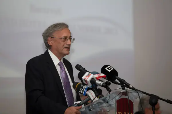 Vasile Astărăstoae: A fi medic înseamnă să percepi medicina şi în dimensiunea sa umanistă.