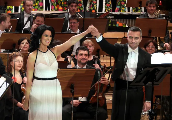 Angela Gheorghiu acompaniată de Tiberiu Soare  – concerte de gală pe mari scene europene