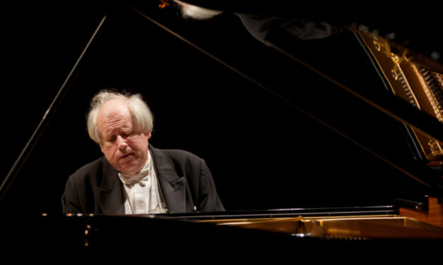 Cel mai bun pianist în viaţă este…