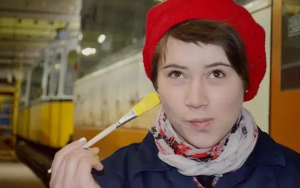 Irina Popa: „Mereu am considerat ochiul ca fiind acea parte a corpului uman în care materia se întâlnește cu spiritul, ba chiar o eclipsează și împrăștie în jur frumusețea interioară a omului.”