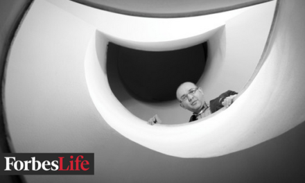 David Sandu primește trofeul „Best Romanian Design” în cadrul Galei Forbes Life – The Good Life Awards