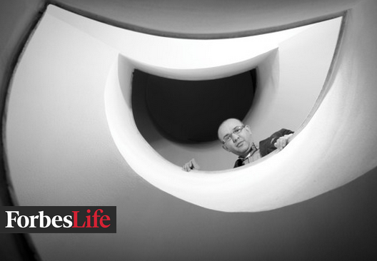 David Sandu primește trofeul „Best Romanian Design” în cadrul Galei Forbes Life – The Good Life Awards