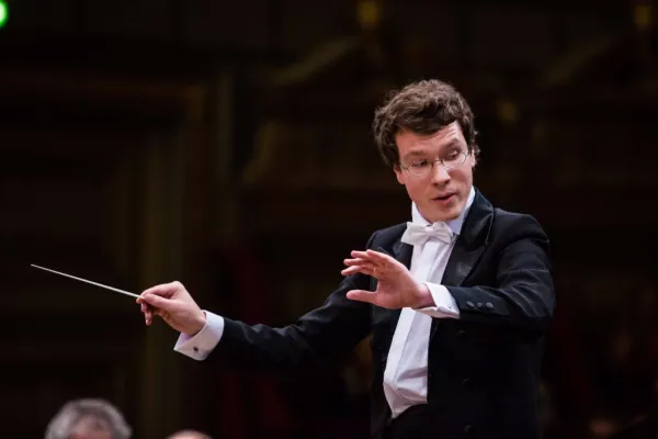 Sergey Simakov a câștigat Concursul Internațional de Dirijat Jeunesses Musicales București, ediția a VI-a
