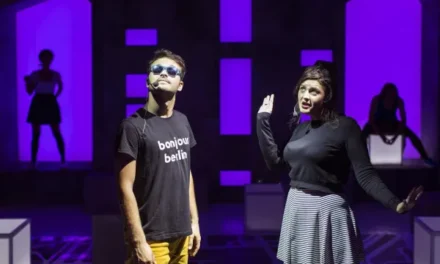 „Pisica verde”, spectacol în stilul silent disco, se joacă în premieră la Festivalul Internațional de Teatru pentru Publicul Tânăr de la Iași