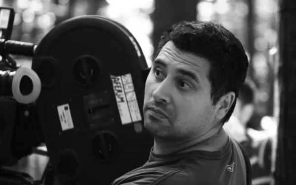 Radu Jude, regizorul de film care a câștigat Ursul de Aur și Ursul de Argint la Berlin, regizează teatru la Timișoara