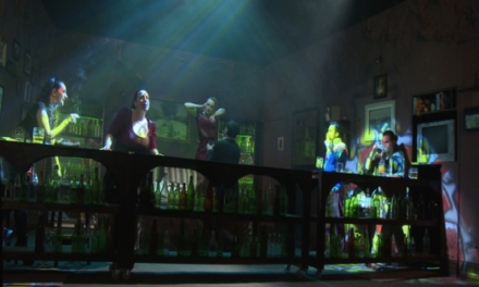 Necazuri în Paradis: „Sunt al dracu’de fericită! Încă o vodcă!”