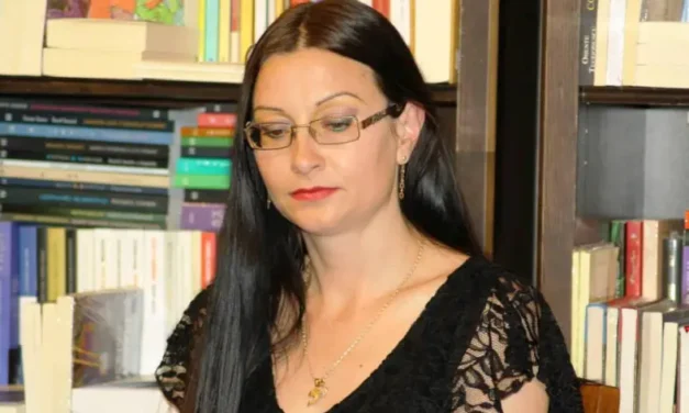 Nicoleta Dabija: „Cred în poveştile care se scriu pe dinăuntru, după ce au fost trăite, şi apoi se roagă să le laşi să «cadă» într-o carte.”