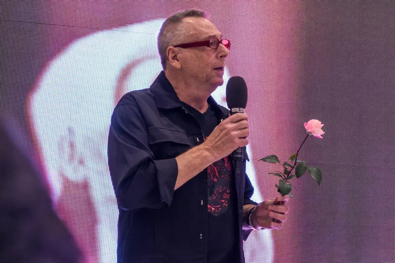 Maestrul Gigi Căciuleanu, primul invitat al seriei „Marile Întâlniri de la Excelsior”