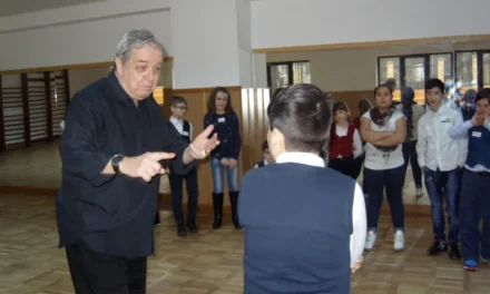 Din nou la start, proiectele de succes „Ora de educaţie teatrală”şi „Ora de educaţie muzicală”
