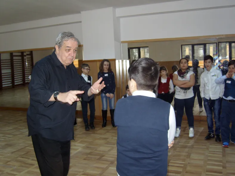Din nou la start, proiectele de succes „Ora de educaţie teatrală”şi „Ora de educaţie muzicală”