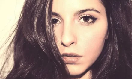 Ana Dascălu: Personajul din filmul „Grota cu măști” este un artist, artistul Liviu Cornel Babeș, care prin operele sale încearcă o formă de protest împotriva regimului comunist.