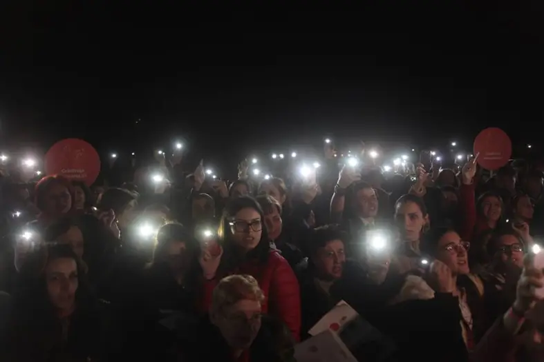 Peste 5000 de copii din corurile Cantus Mundi au cântat pentru Ora Pământului în 19 județe din România