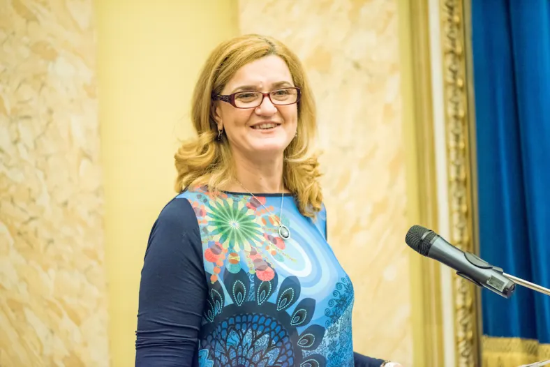 Campioana Elisabeta Lipă și Ambasadorul Republicii Elene,  oaspeți de onoare ai evenimentului aniversar „O Nouă Viață”
