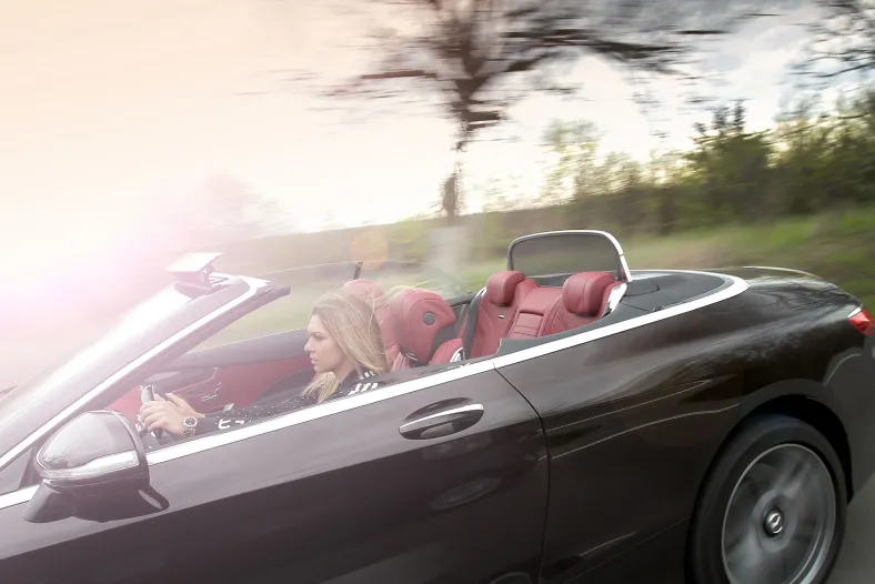 „Driving Performance”: Simona Halep va conduce un Mercedes-AMG S63 4MATIC Cabriolet pe durata sezonului cald