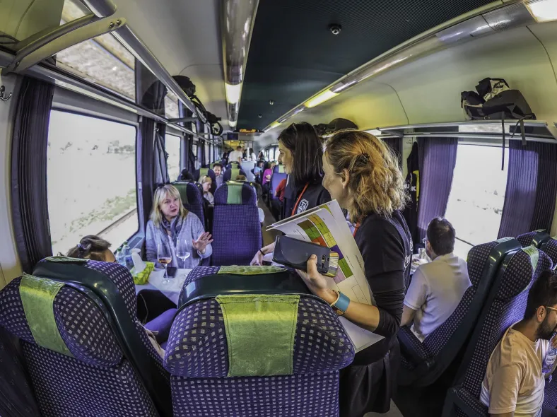 O sută de pasageri au călătorit patru zile cu Transilvania Train, primul tren turistic din România
