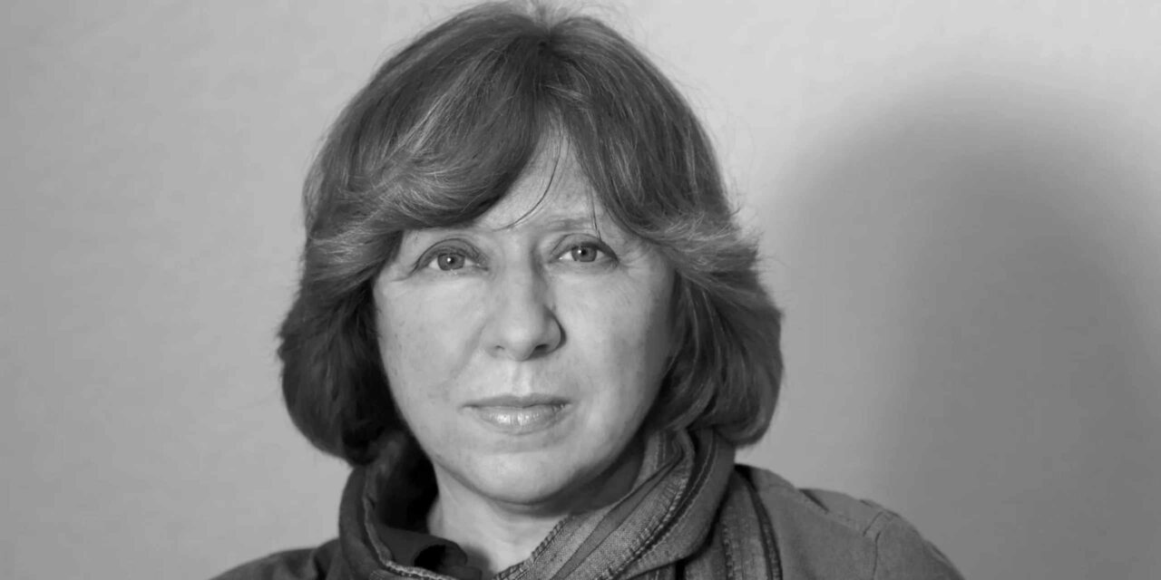 Svetlana Aleksievici își amână venirea în România