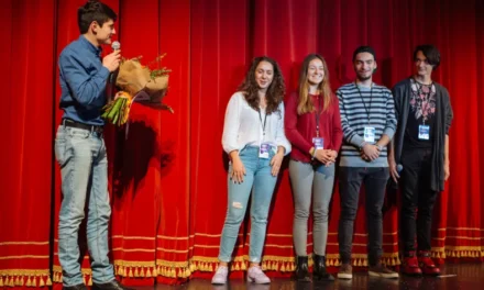 O întâmplare ciudată cu un câine la miezul nopții –  câștigătorul premiului elevilor la EXCELSIOR Teen-Fest 2017