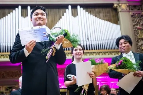Junping Qian este câștigătorul Concursului Internațional de Dirijat Jeunesses Musicales București!