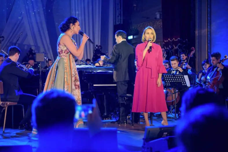 Andra a cântat alături de Andreea Esca, Andi Moisescu, Luminița Anghel, Călin Goia și Alex Velea pe scena Ateneului Român în beneficiul Hope and Homes for Children