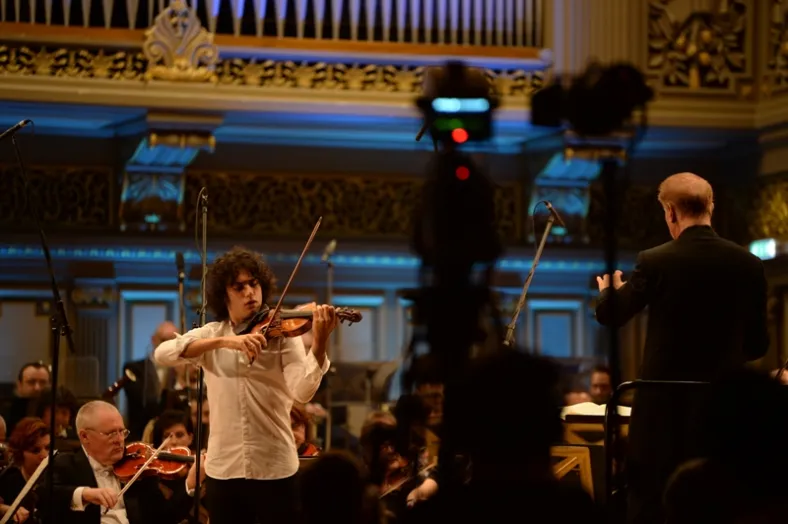 Președintele juriului Concursului Internațional „George Enescu” a premiat la secțiunea vioară locurile doi și trei
