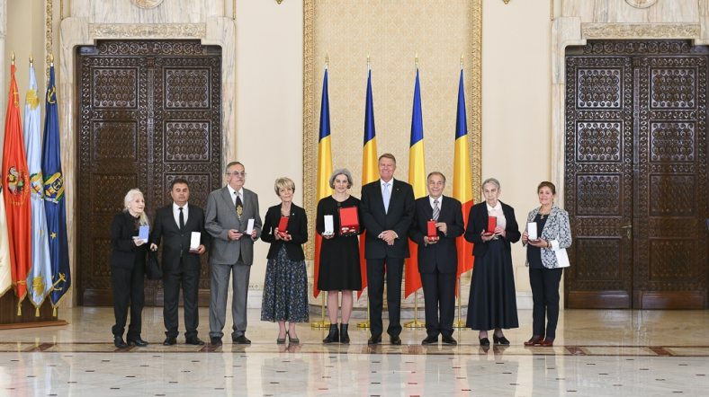 Decorații pentru Teatrul Evreiesc de Stat din partea Președintelui României