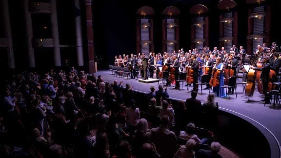 Debut de succes al turneului în SUA al Orchestrei Naţionale Simfonice a României, dirijor Cristian Măcelaru