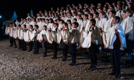 Corul Național Madrigal va transforma Parcul Ateneului Român într-o replică a Grădinii Ghetsimani pentru Concertul extraordinar de Paște