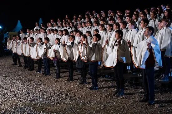 Corul Național Madrigal va transforma Parcul Ateneului Român într-o replică a Grădinii Ghetsimani pentru Concertul extraordinar de Paște