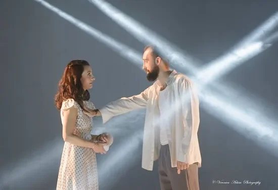 Spectacolul „Oxygen”, o producție Teatrelli cu actorii Antoaneta Cojocaru și Daniel Pascariu, urcă în această seară pe scena cunoscutului Théâtre Aleph din Franța
