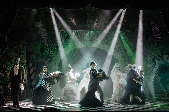 Familia Addams a cucerit publicul Teatrului EXCELSIOR