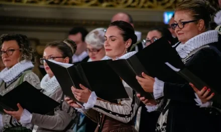 Corul Madrigal și Orchestra Simfonică din Hamburg sub bagheta dirijorului Ion Marin