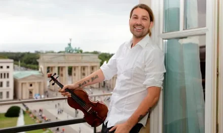 Violonistul David Garrett salută fanii din România!