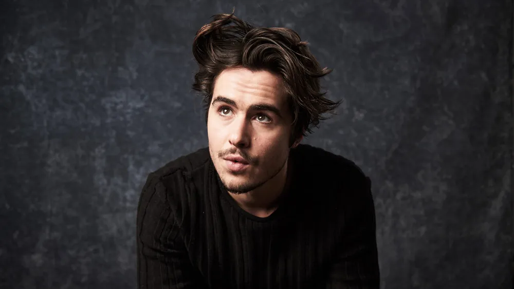 Ben Schnetzer a semnat pentru rolul celebrului dirijor român Sergiu Celibidache în filmul „Cravata galbenă”, în locul lui Rupert Friend