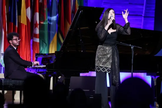 Ritmuri de jazz românesc au surprins asistenţa la Marea Sală UNESCO, cu ocazia alegerii ambasadoarei României, excelența sa doamna Simona Miculescu, în funcția de președinte al UNESCO