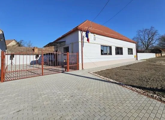Nicolae Furdui Iancu a inaugurat Școala Primară și Grădinița din satul Balomiru de Câmp, renovate de Asociația BookLand
