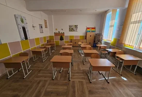Constantin Enceanu a inaugurat Școala Gimnazială Leleasca, renovată de Asociația BookLand