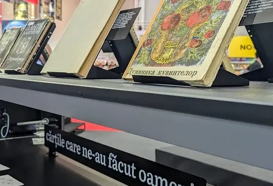 „Cărțile care ne-au făcut oameni” – expoziție de carte rară la standul Republicii Moldova, țara invitată de onoare la Bookfest 2024