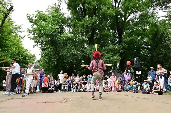 Maratonul Educației Alternative: un nou capitol de succes în învățarea prin joc și artă