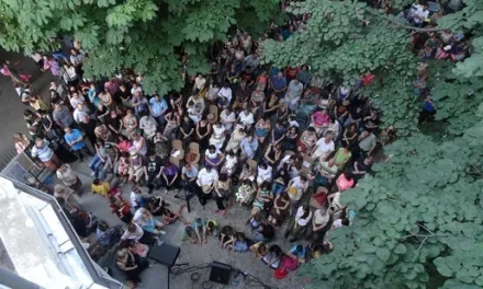 Lecturi publice, performance-uri, momente de improvizație poetică, dezbateri, concerte, expoziții și filme documentare, la FIPB 2024
