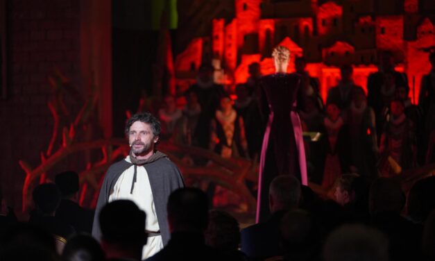 Marius Turdeanu debutează pe scena Teatrului Excelsior din București în spectacolul Oleanna de David Mamet, regia Mădălin Hîncu