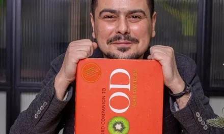 Noul sezon al podcastului Amintiri Gustoase debutează cu un episod dedicat ciocolatei Dubai. Cosmin Dragomir: „Disecăm la temperatură controlată produsul anului”