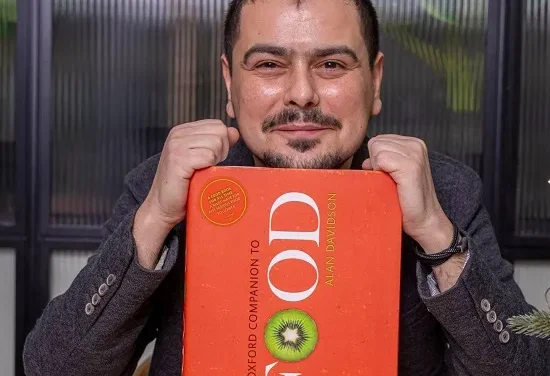Noul sezon al podcastului Amintiri Gustoase debutează cu un episod dedicat ciocolatei Dubai. Cosmin Dragomir: „Disecăm la temperatură controlată produsul anului”