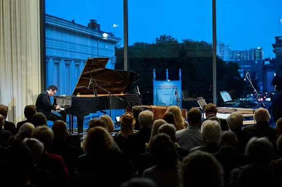 Un artist, un pian, un țambal la Ateneul Român din Bucureşti – recital extraordinar Cătălin Răducanu