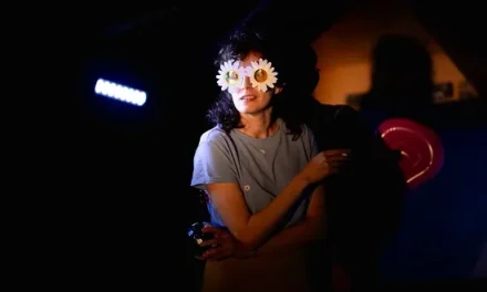 Spectacolul„Baby Fever” cucerește scena: două premii la Festivalul Bucharest Fringe!