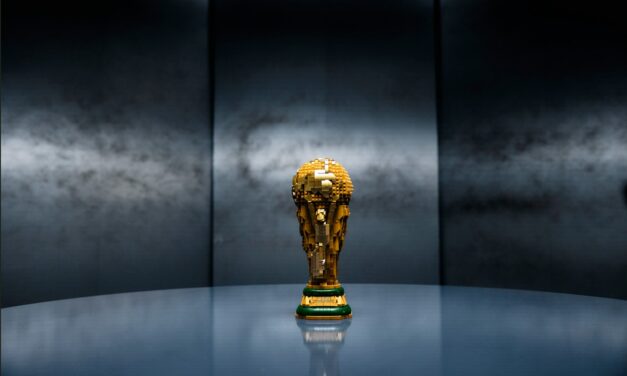 Construiește Cel Mai Mare Premiu al Lumii: Grupul LEGO și Cupa Mondială FIFA™ marchează începutul primei lor colaborări
